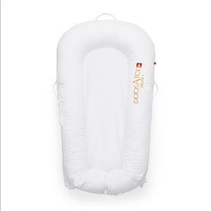 Dockatot deluxe pristine white